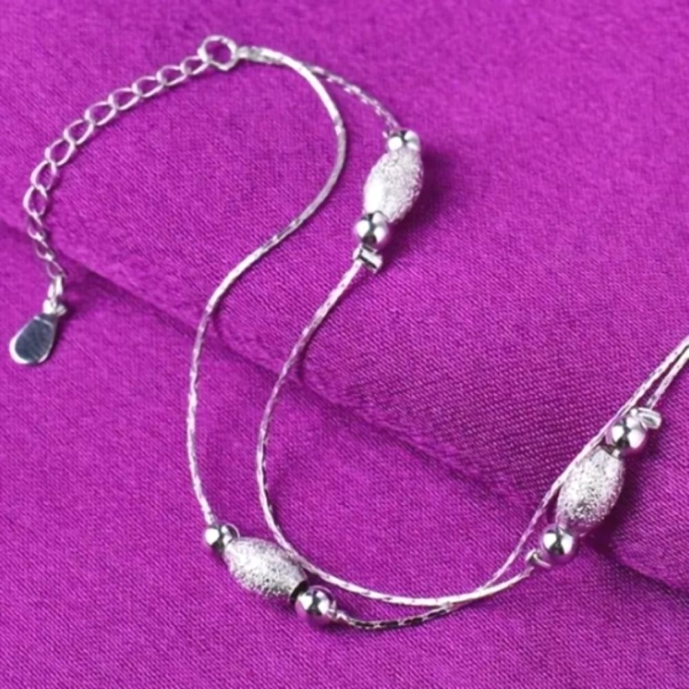 Ladies Elegant 925 Sterling Silver Charm Bracelet.